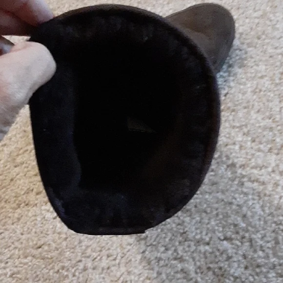 UGG Brown Winter Boots with Patterned Stitching - Picture 10 of 10